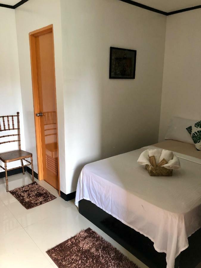 Kent Travellers' Inn Coron Esterno foto